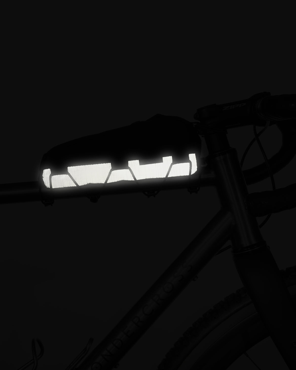 Skingrowsback transcend racing series hot dog racing top tube bag dyneema showing reflective elements against a dark background