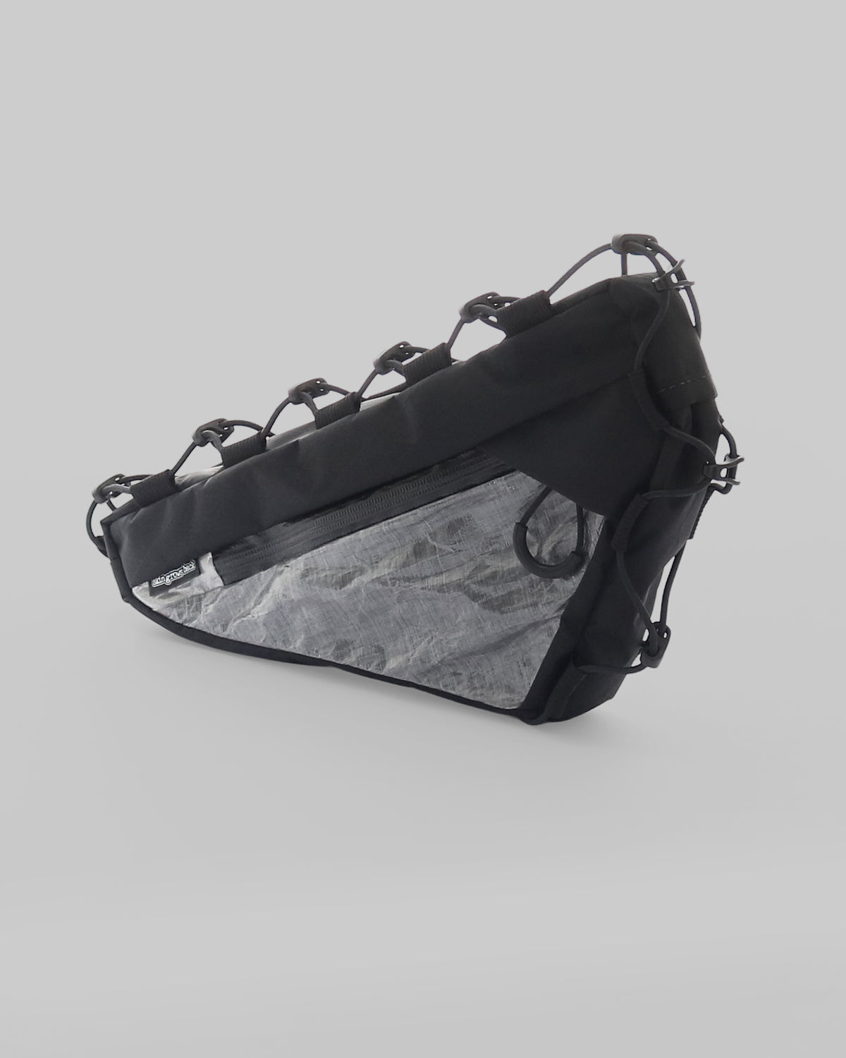 Skingrowsback Wedge Racing frame bag black xpac vx21 silver dyneema for gravel bike close up on a grey background