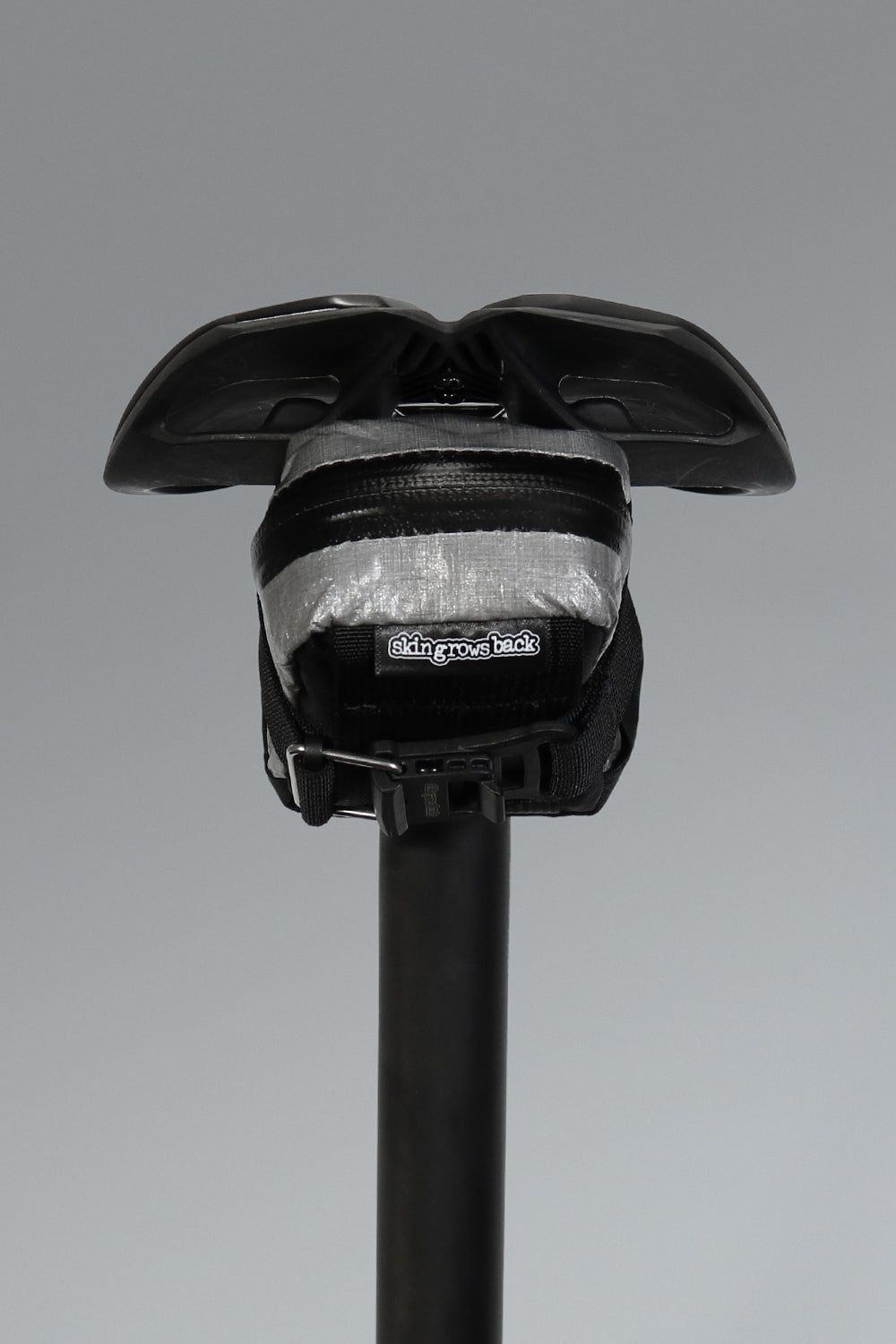 skingrowsback plan b micron racing saddle bag black gravel bike dyneema