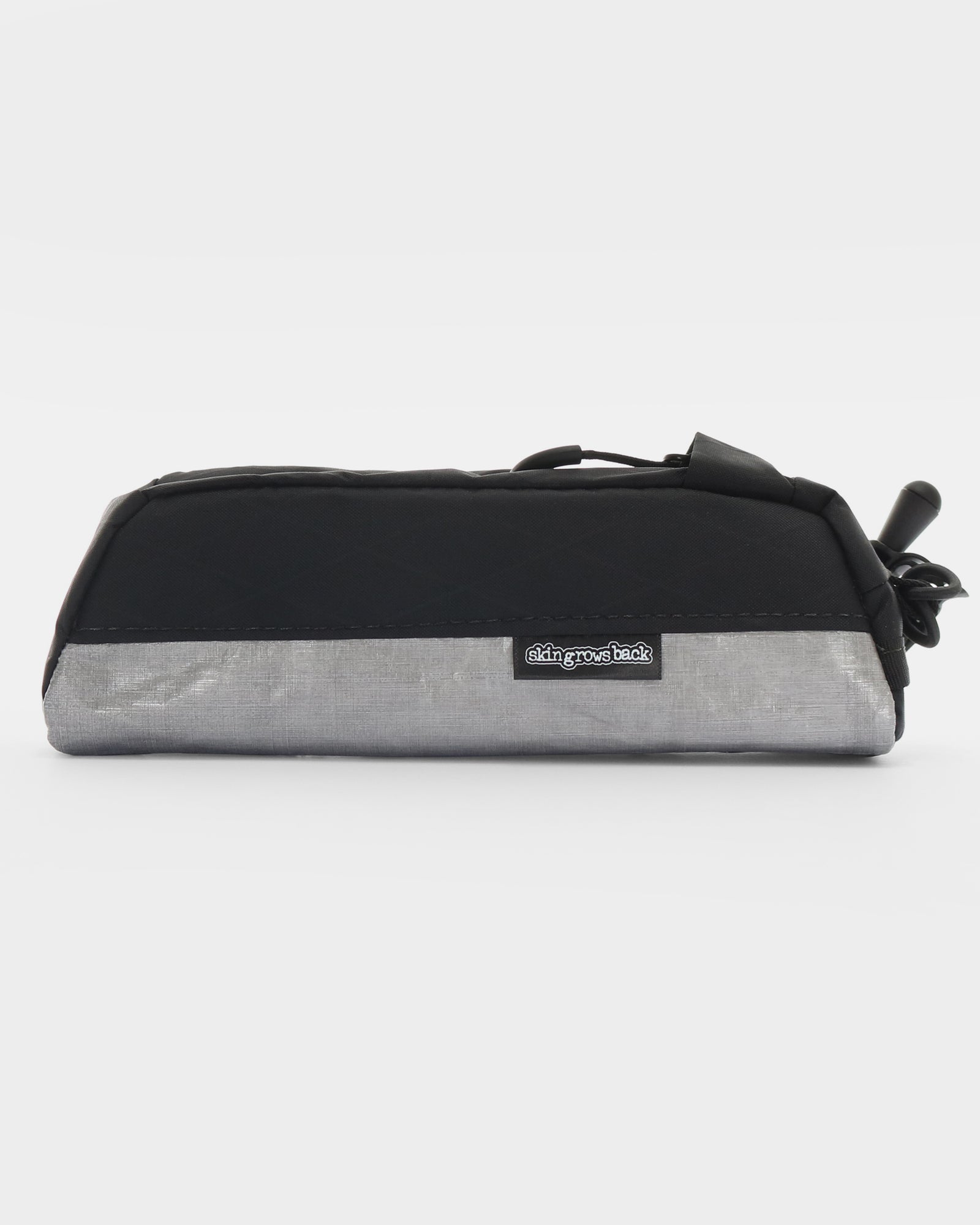 Skingrowsback Shortie Racing top tube bag bolt on black xpac vx21 silver dyneema on a white background