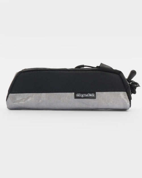 Skingrowsback Shortie Racing top tube bag bolt on black xpac vx21 silver dyneema on a white background