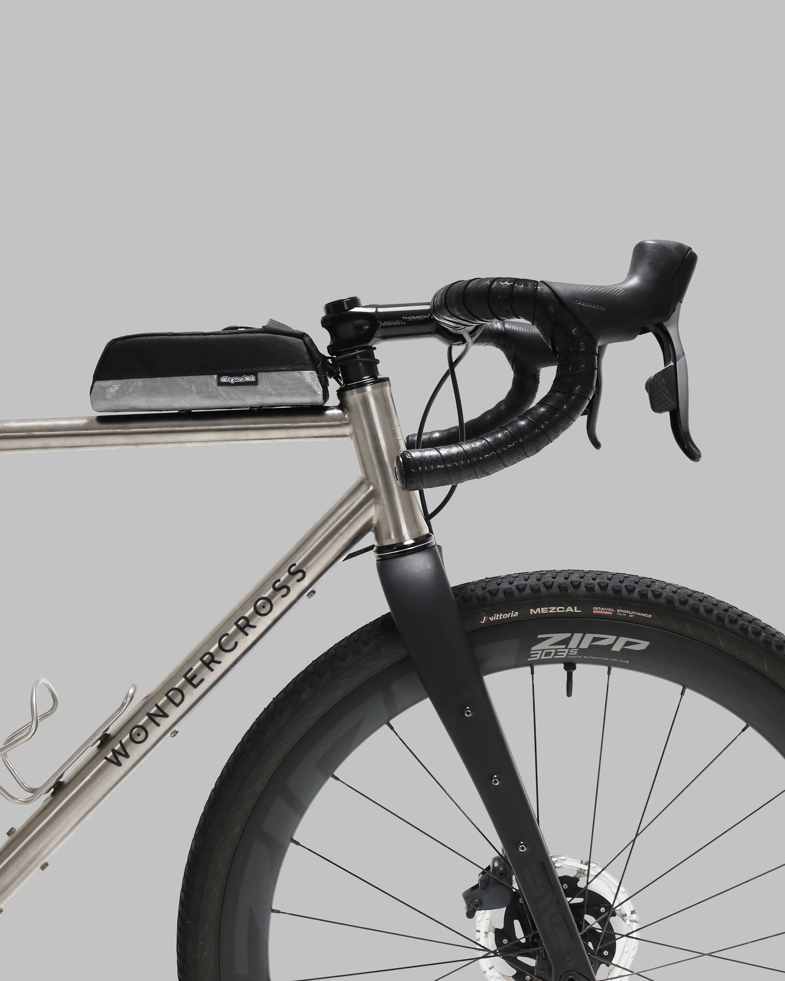 Skingrowsback Shortie Racing top tube bag bolt on black xpac vx21 silver dyneema on a grey background