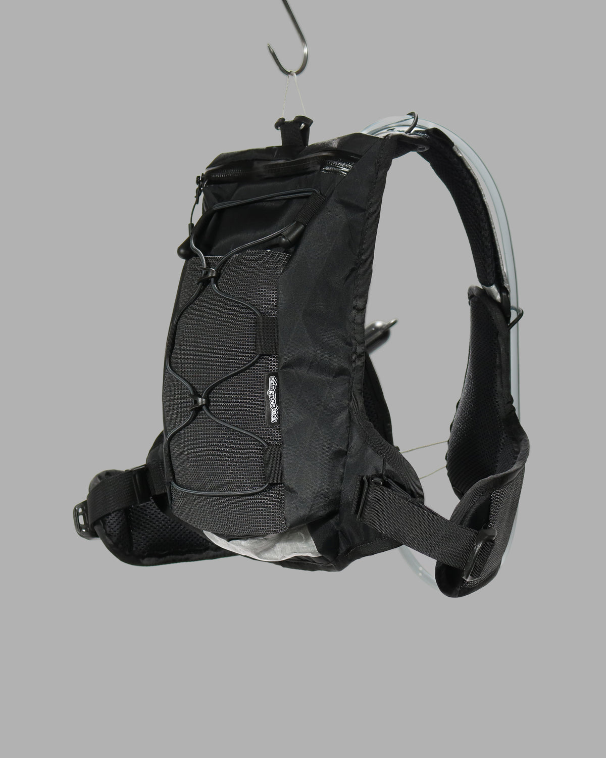 Skingrowsback transcend racing series transition 1.5 litre hydration backpack black and silver against a grey background
