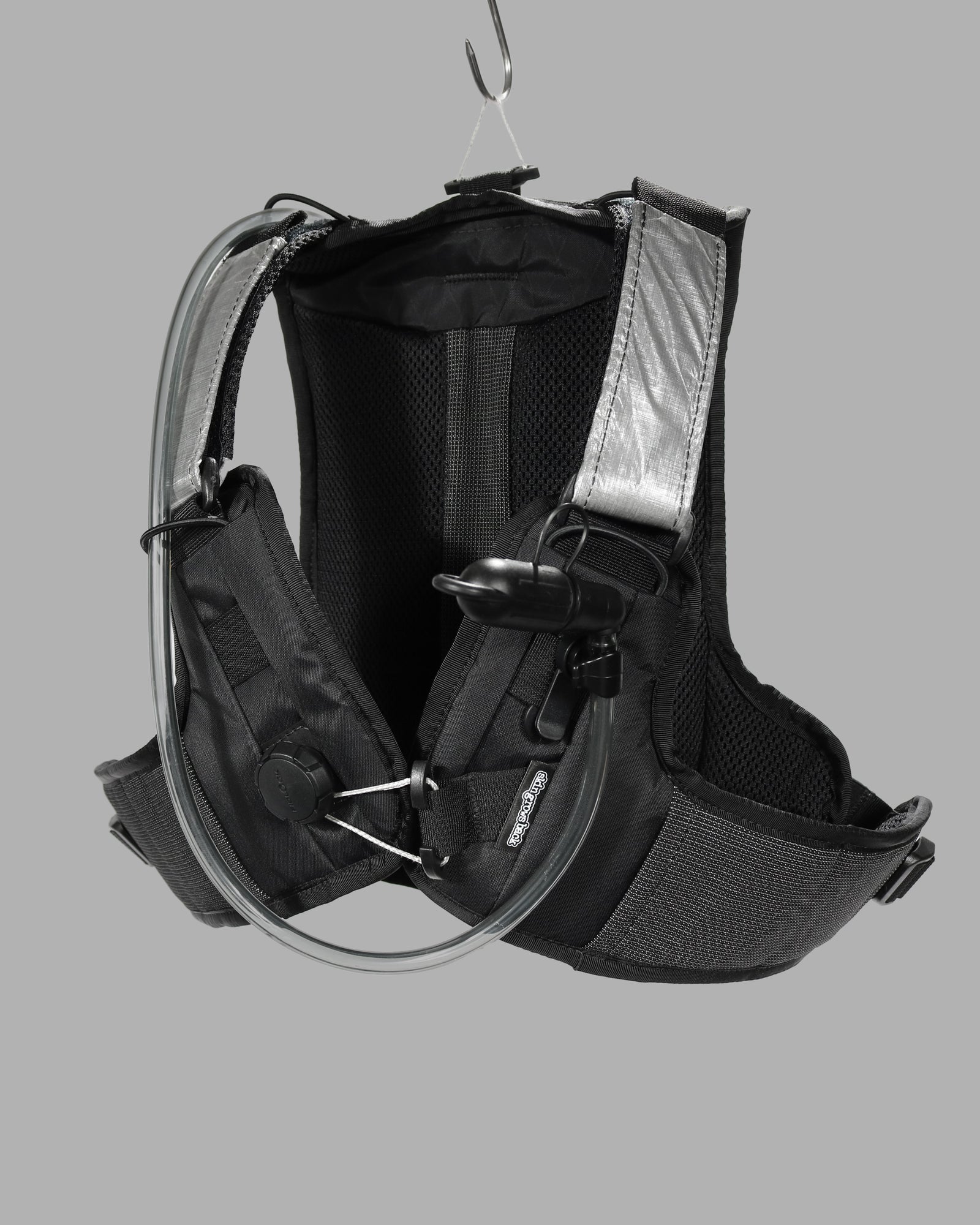 Skingrowsback transcend racing series transition 1.5 litre hydration backpack black and silver against a grey background
